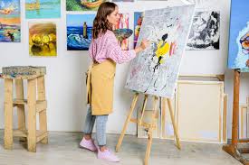 جلسات علاجية بالإبداع والفنون لتعزيز الصحة النفسية للمتعافين